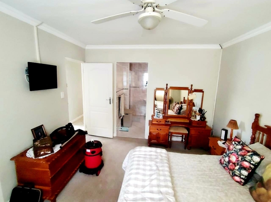 6 Bedroom Property for Sale in Kidds Beach Eastern Cape